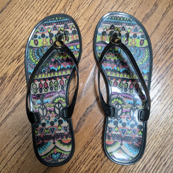 Like New Flip Flops, Size 7 - Picture 2 of 9